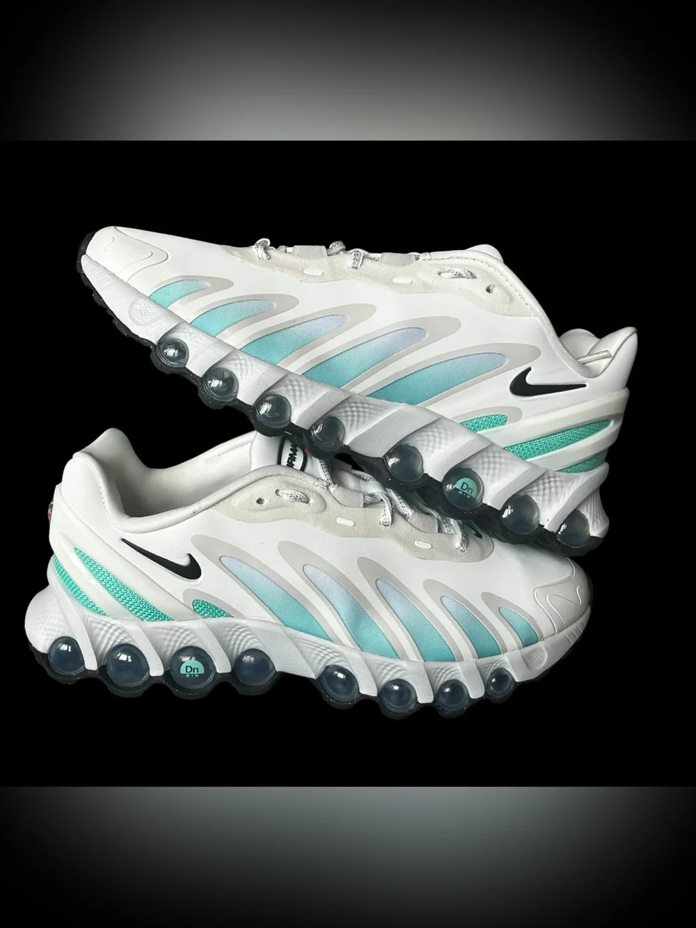 Nike Air Max DN8 in Summit White/Black-Cool Mint Size 9 Women/7.5 Men (US) NEW